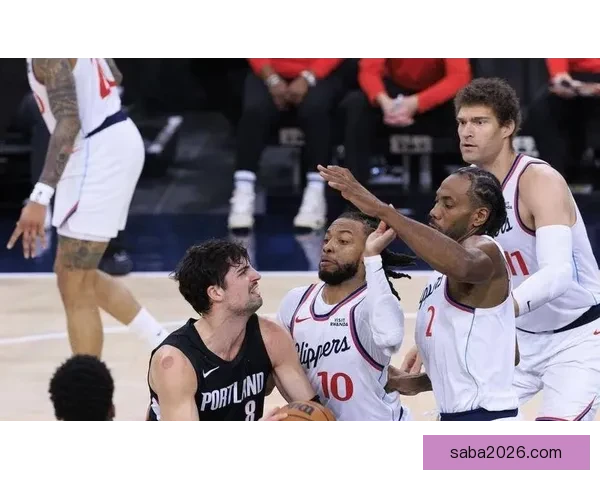 小卡手腕伤势加重仍坚守赛场 对猛龙比赛中受伤不得不硬撑